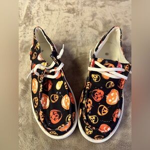 Women’s pumpkin slip on shoes size 8